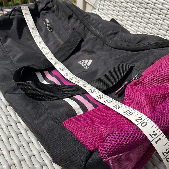 adidas Large Duffle/Gym Bag Black and Pink - Picture 10 of 13